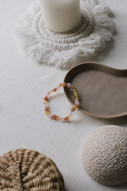 Emma bracelet. Amber, sun stone and rose quartz.